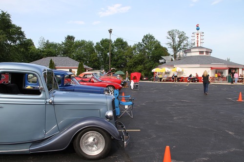 Waynes Drive-In has to be a staple part of any car enthusiasts life and provide entertainment for the while family.