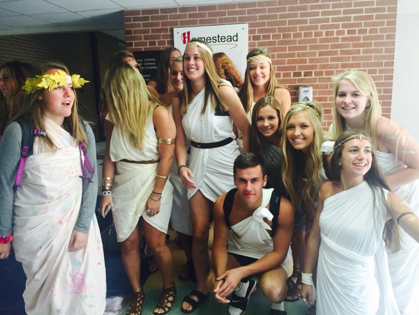 Students unwrap the toga tradition – The Highlander Online