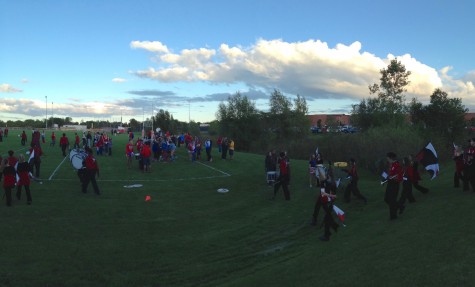 Link Crew leaders, freshmen, and homestead band members share the field during the tailgate.