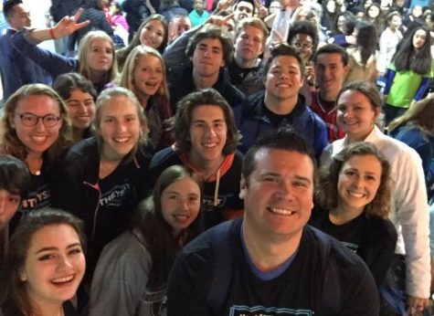 The students and chaperones take a selfie outside of Allstate arena after We Day.