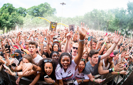 Silma Berrada and Nick Gouverneur made it to the front row at Lollapalooza 2016. 