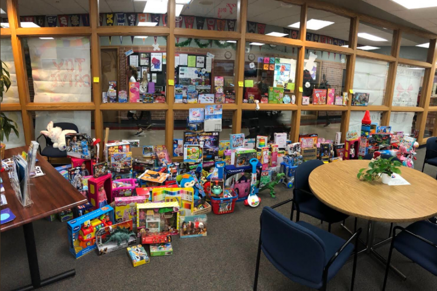 Making spirits bright: Student Council raises over $1000 for toy drive