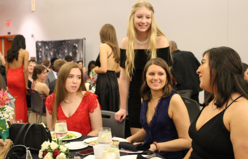Greer Gentges, Katelyn Bliesner, Leah Glaser, and Katie Haddad, seniors, hang out before dinner begins. Photo by Cate Myer