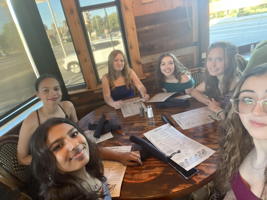 Aahana Singh, Sophie Perry, Hannah Schmidt, Emma Kramer, Hailey Steffan, and Helena Szpot, freshmen, eat dinner before homecoming.