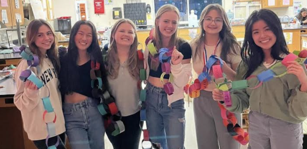 This meeting was GEMSgiving and Kate Ferguson, Mia Tsuchihashi ( senior), Madeline Franks (senior), Addison Farrell (Junior), Tamara Niy, Camille Chen connected paper strips and wrote everything GEMS is thankful for.